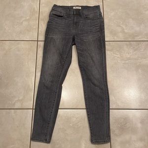 Madewell 9” High Riser Skinny Skinny in gray wash